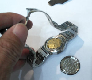 明石時計の電池交換