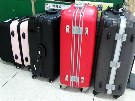スーツケース修理,キャリーバッグ修理,靴修理,合鍵作製,時計の電池交換,プラスワン