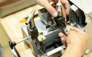 津田沼 習志野 靴修理 靴磨き スペアキー 特殊キー ディンプルキー 合鍵作製 時計の電池交換