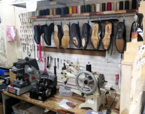 【靴の修理】靴底修理、靴かかと修理、スニーカーかかと修理、革靴かかと修理、スニーカーソール修理、靴底補修、スニーカー底修理、靴のかかと修理、パンプスかかと修理など